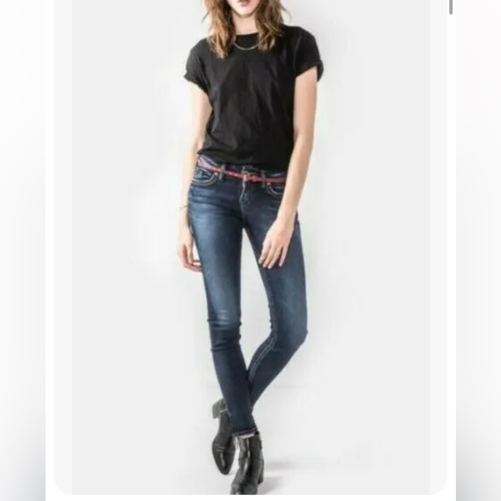 Silver Jeans Dark Denim Sienna Size 32 x 32 Hard to fins sold out!